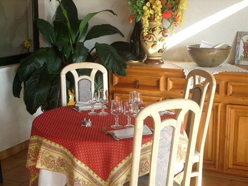 Logis Heraclee Saint-Gilles  Extérieur photo