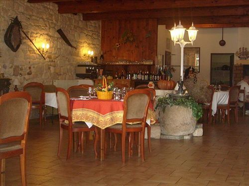 Logis Heraclee Saint-Gilles  Extérieur photo